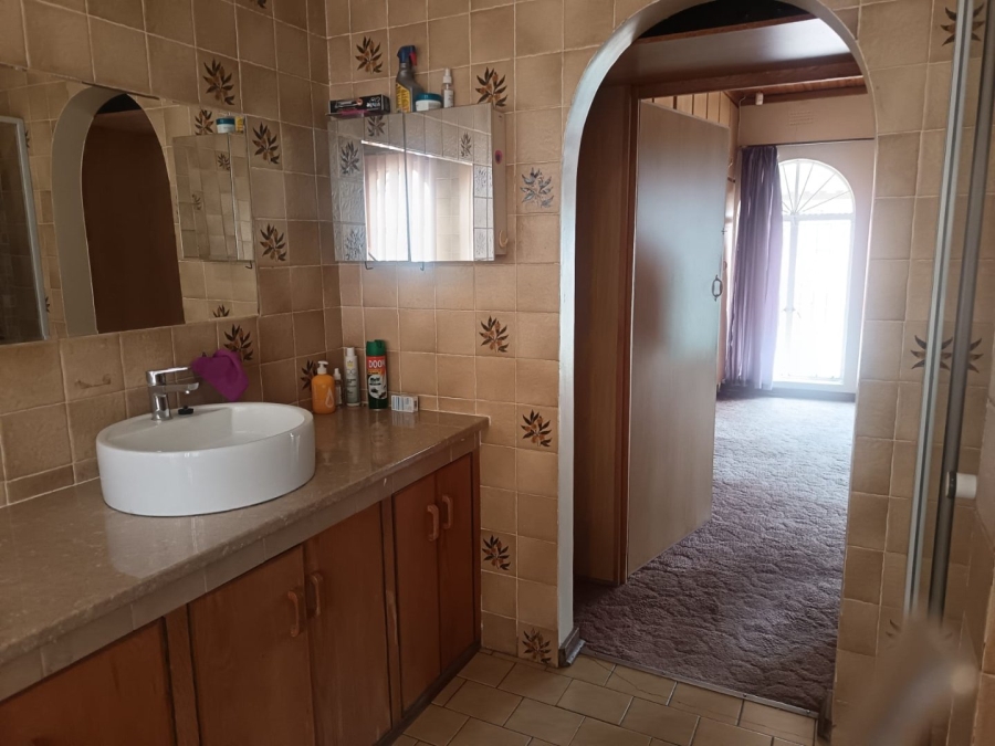 5 Bedroom Property for Sale in Royldene Northern Cape